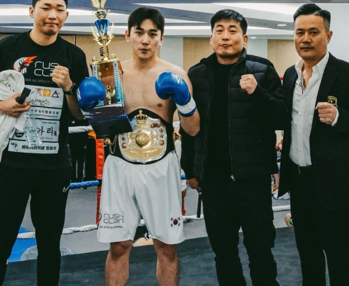 구로 복싱 러쉬클랜 멀티짐 관장